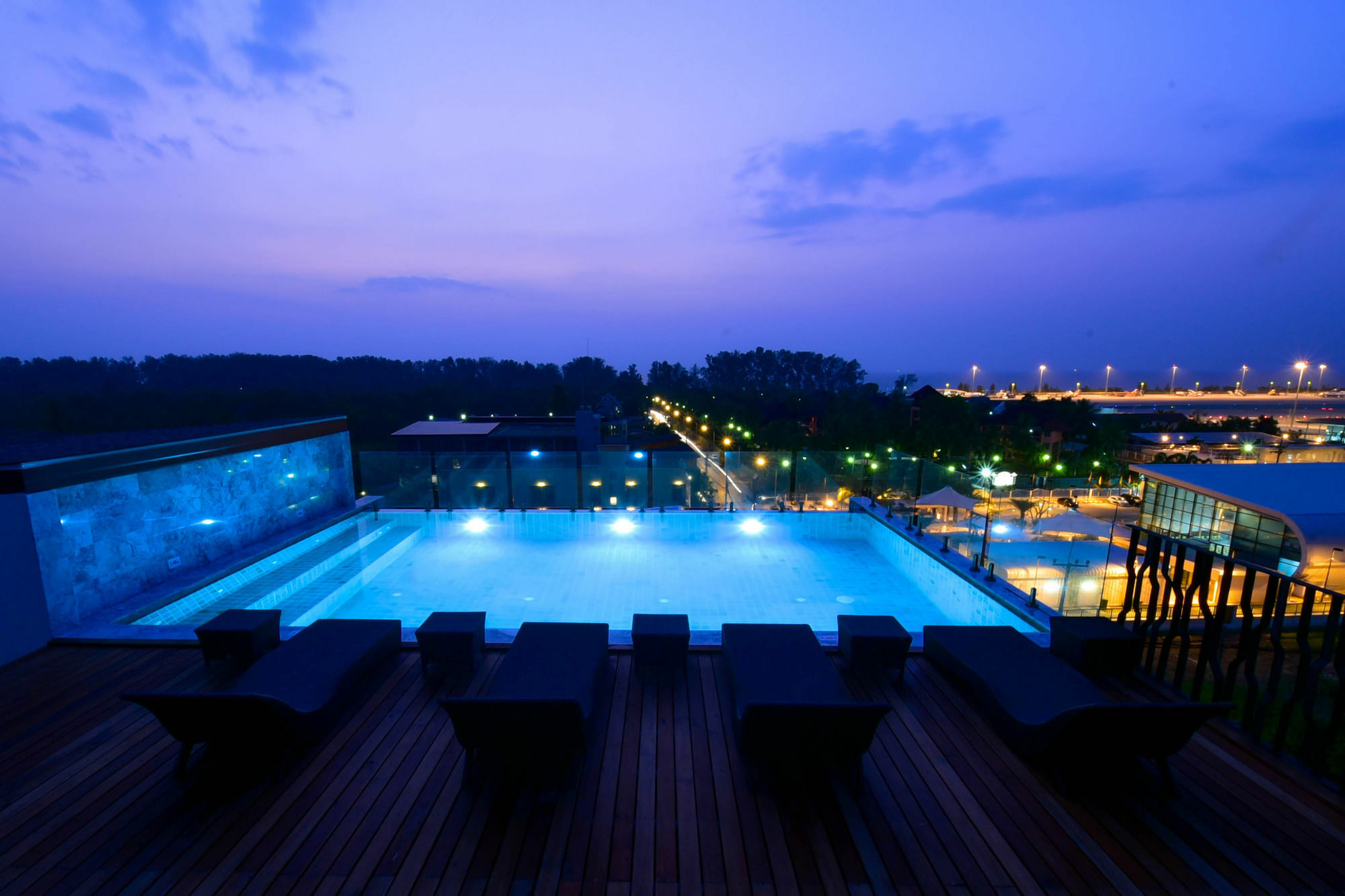The Sixteenth Naiyang Beach Hotel Sha Plus Nai Yang Exterior photo